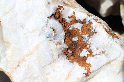 銀礦石 從金屬礦石到璀璨白銀的旅程